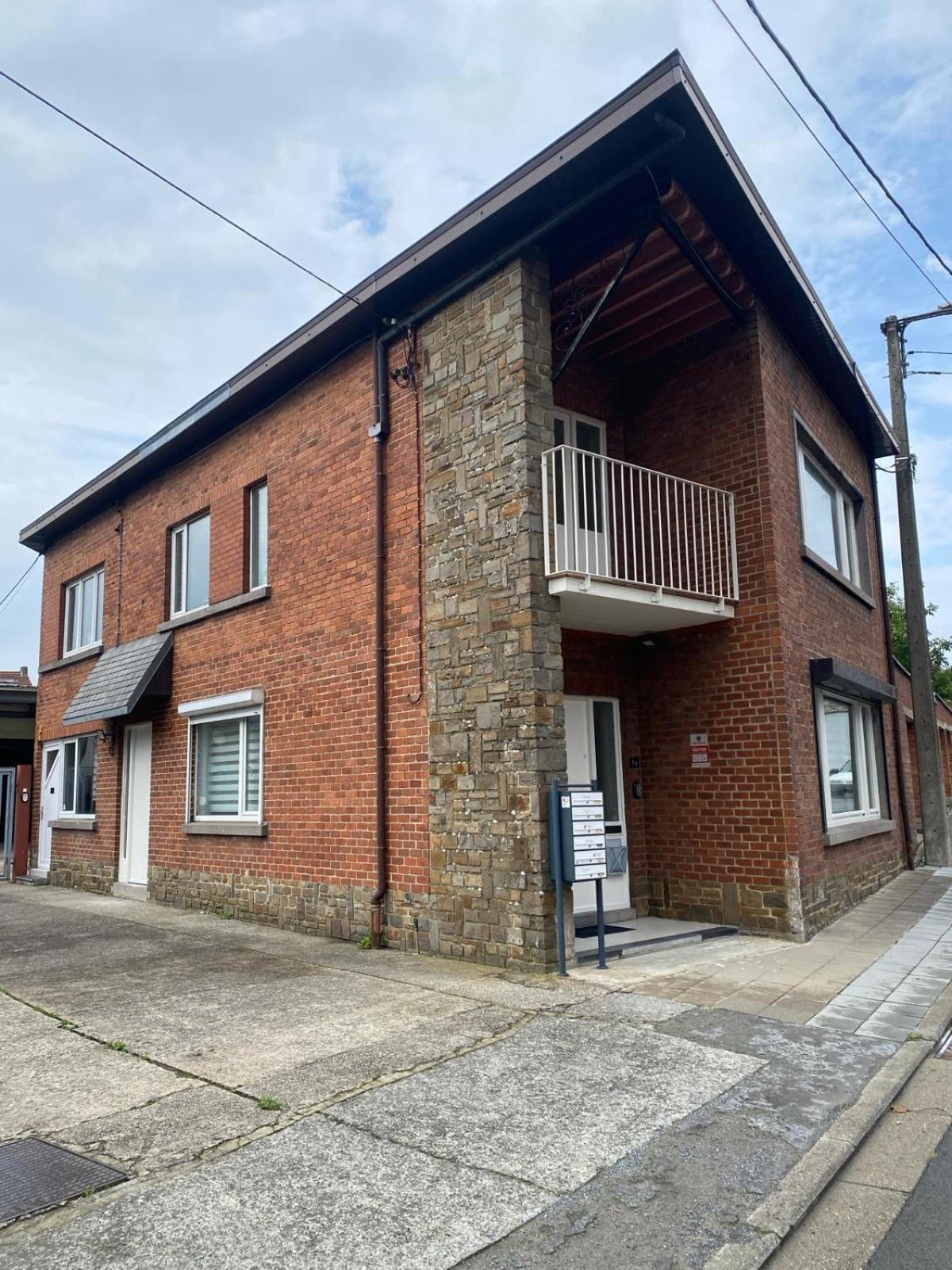1-E Superbe Appartement Lumineux Charleroi Exteriör bild